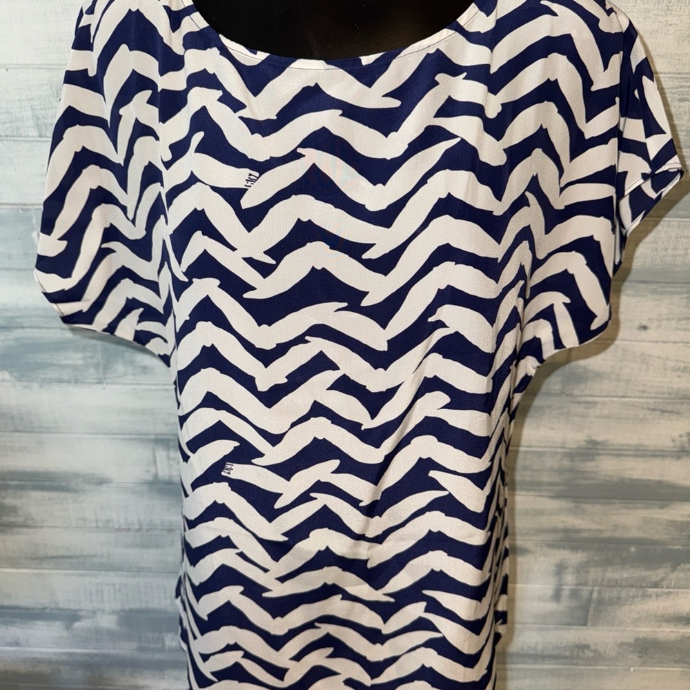 Lilly Pulitzer Navy and White I got lucky blouse 100% silk